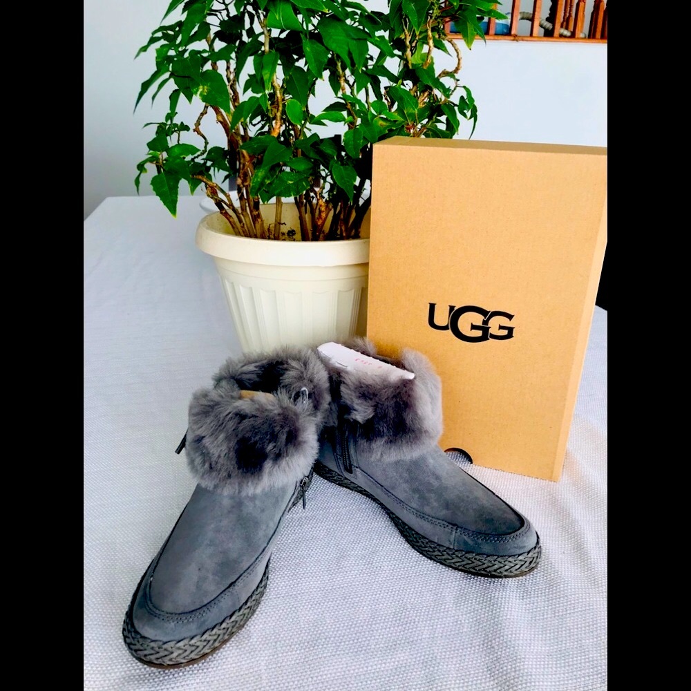 Woman’s- UGG -Olowen - Authentic Booties